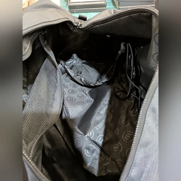 NWT Travis Mathew Lateral Duffle Bag - Picture 6 of 9
